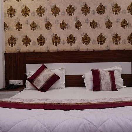 Hotel The Ramay Palace Ayodhya Exterior foto