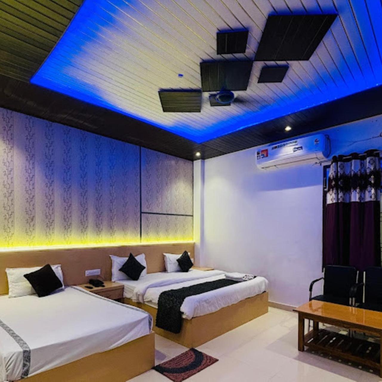 Hotel The Ramay Palace Ayodhya Exterior foto